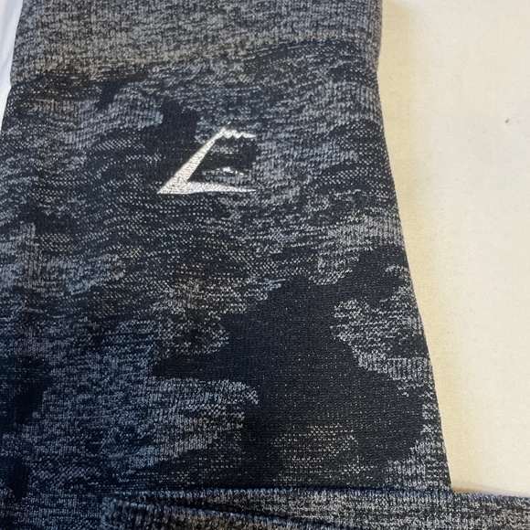 Gymshark Adapt Camo Seamless Leggings 25” inseam Grey Black Size Medium - Picture 3 of 5
